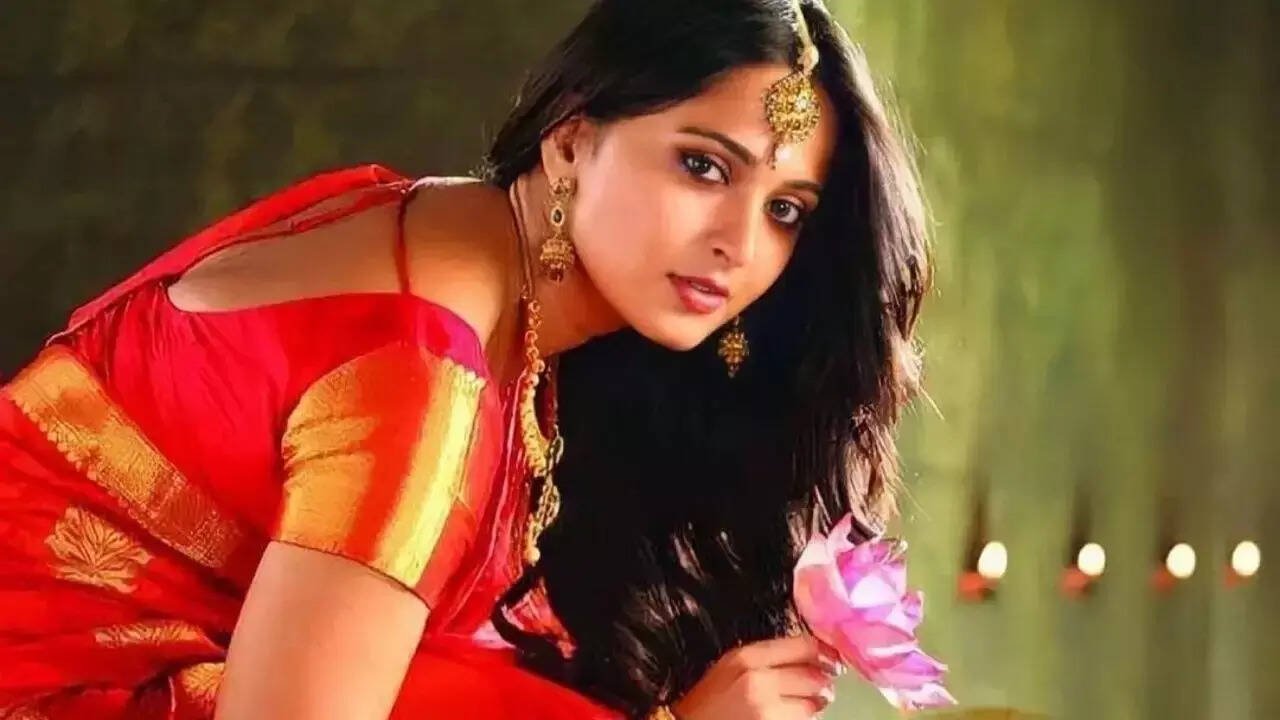 Anushka skipped Baahubali reunion due to weight loss?